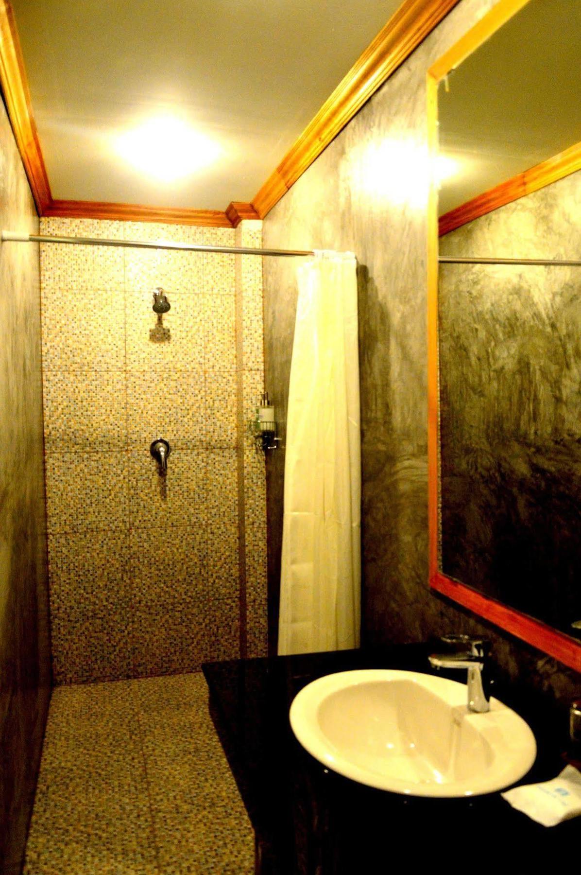 Chaphone Guesthouse Phuket Exteriör bild