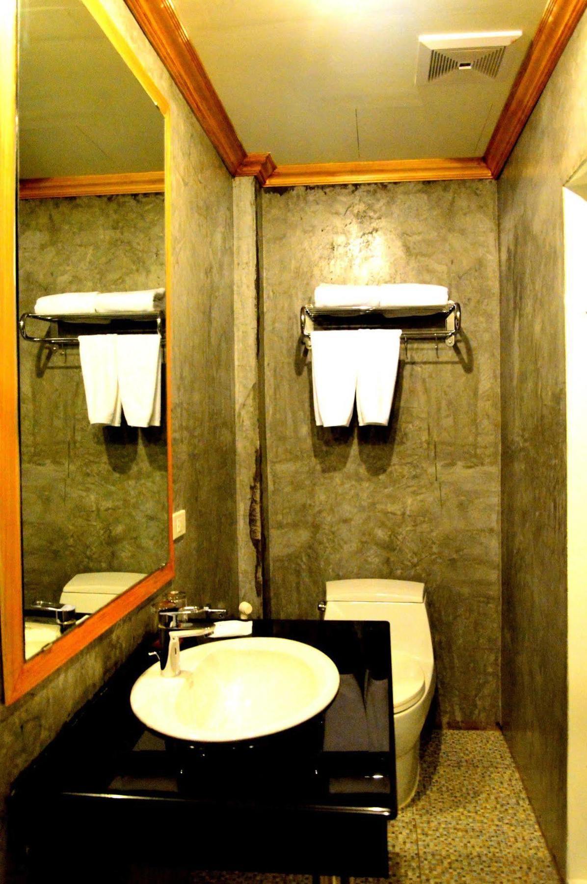 Chaphone Guesthouse Phuket Exteriör bild